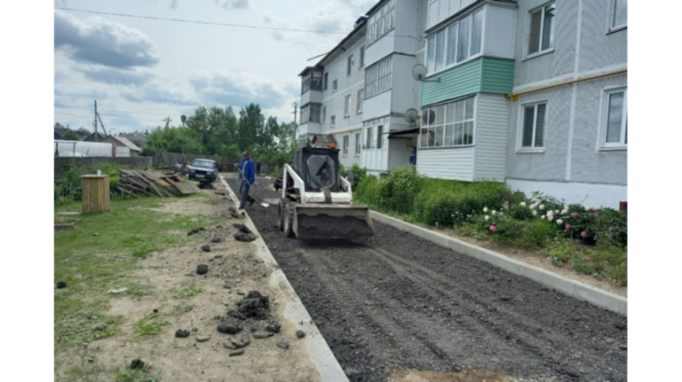 В брянском райцентре Клетня в ремонте находятся сразу шесть дворов