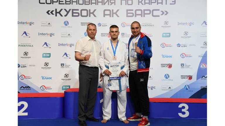 Илья Зверев из Брянска завоевал бронзовую медаль на турнире по карате в Казани