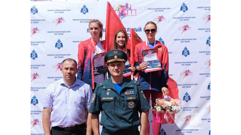 Брянские спасатели заняли седьмое место на соревнованиях по пожарно-спасательному спорту в Курске