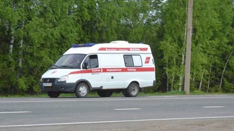 В Дятьковском районе два подростка на мопеде врезались в иномарку