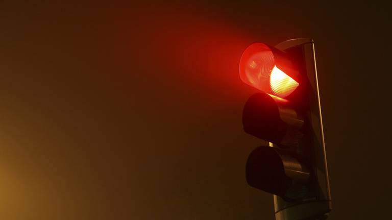 В Брянске наказали 6 водителей за проезд на «красный»