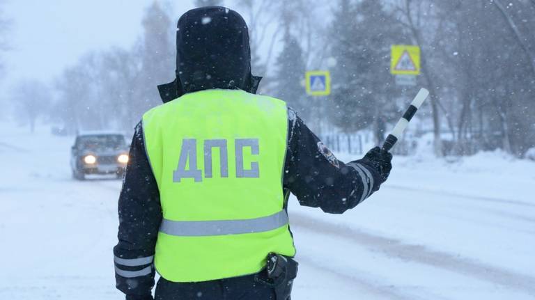 Брянских водителей призвали быть аккуратными на дорогах из-за мороза