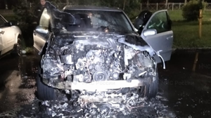 Огонь уничтожил автомобиль на улице Достоевского в Брянске