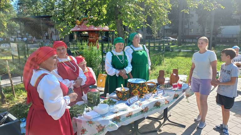 В Жуковке устроили семейный праздник с дегустацией домашних разносолов