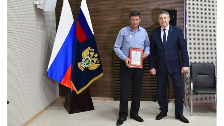 Александр Богомаз наградил работников брянской прокуратуры