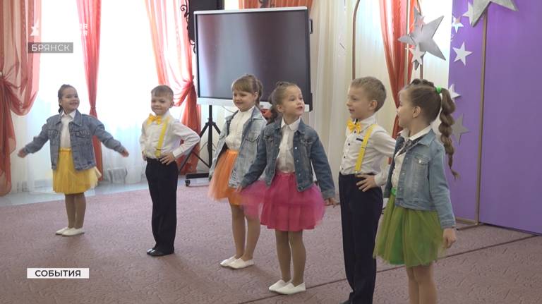 В Брянске молодые сотрудники детсадов дебютировали в педагогическом конкурсе (ВИДЕО)
