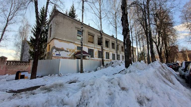 В Брянске сносят здание заводоуправления предприятия «Электроаппарат»