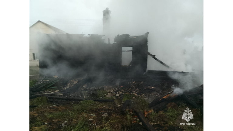 Двое мужчин и женщина погибли во время ночного пожара в Сельцо