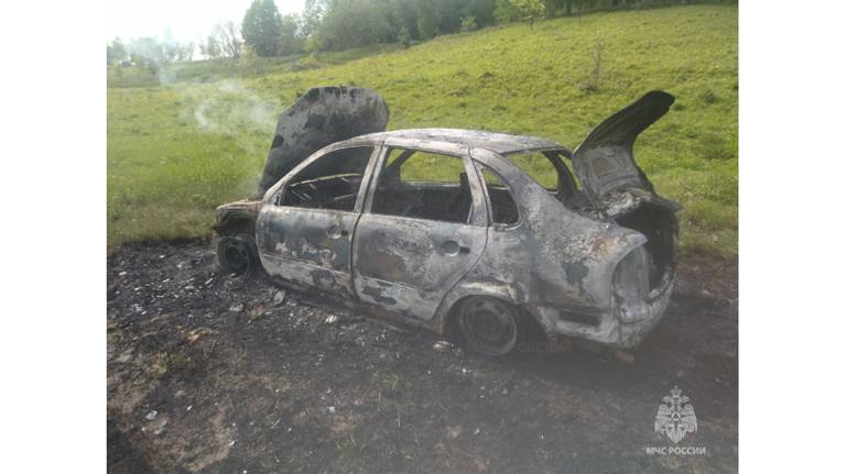 В селе Почепского района сгорела легковушка
