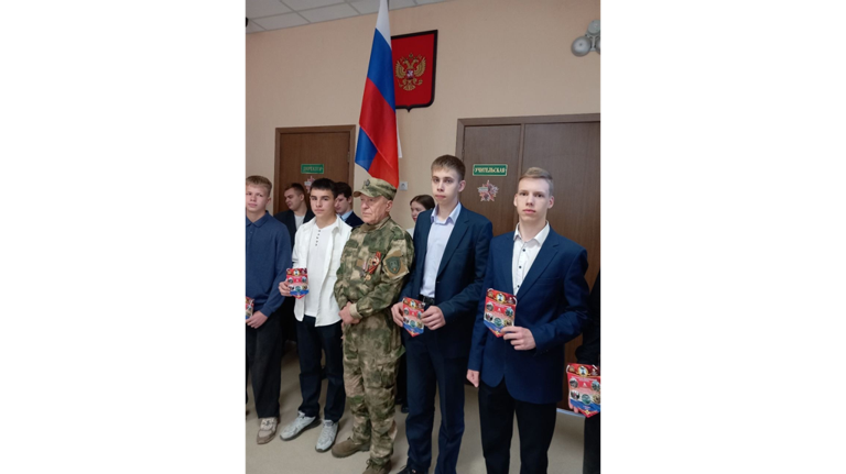 Школьники из брянского поселка Локоть пообщались с бойцом СВО Владимиром Иванченковым