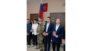 Школьники из брянского поселка Локоть пообщались с бойцом СВО Владимиром Иванченковым
