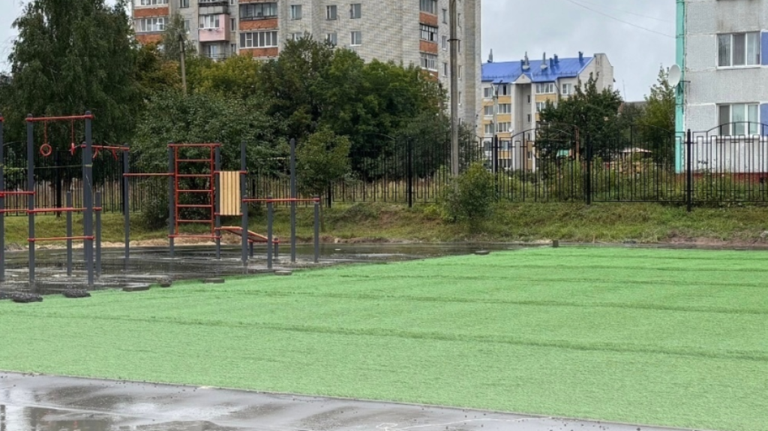 В школе №9 в Клинцах завершается капремонт спортивной площадки
