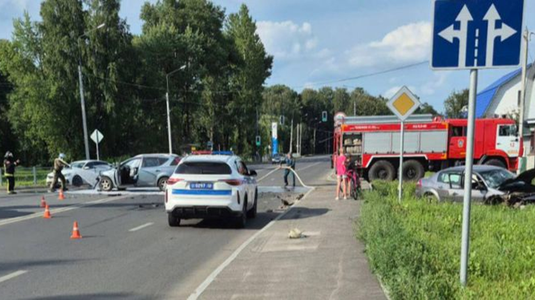 В Брянске на улице Почтовой разбились две легковушки