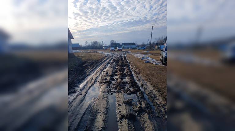 Жители Коржовки-Голубовки пожаловались на непроходимую дорогу