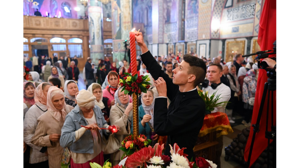 Брянские храмы встретили Христово Воскресение с благодатным огнем