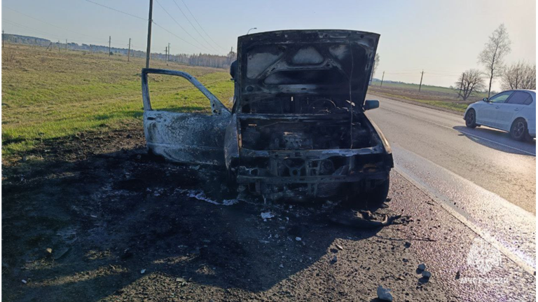 На брянской трассе сгорела легковушка