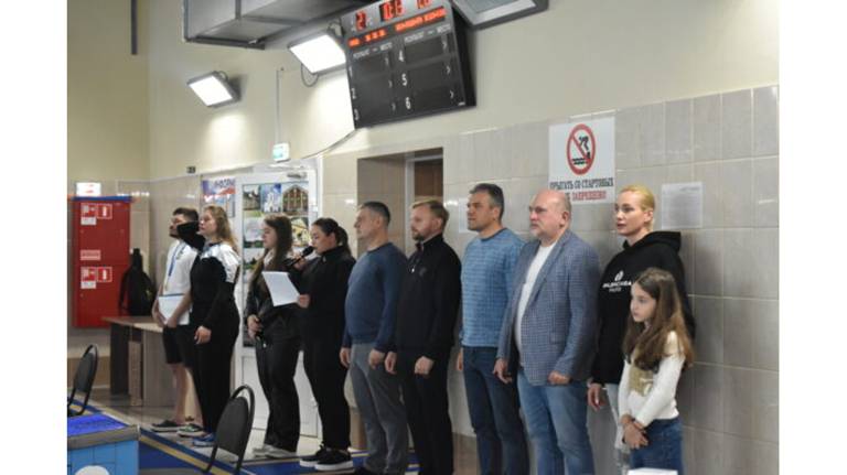 В городе Дятьково проходит открытый турнир по плаванию