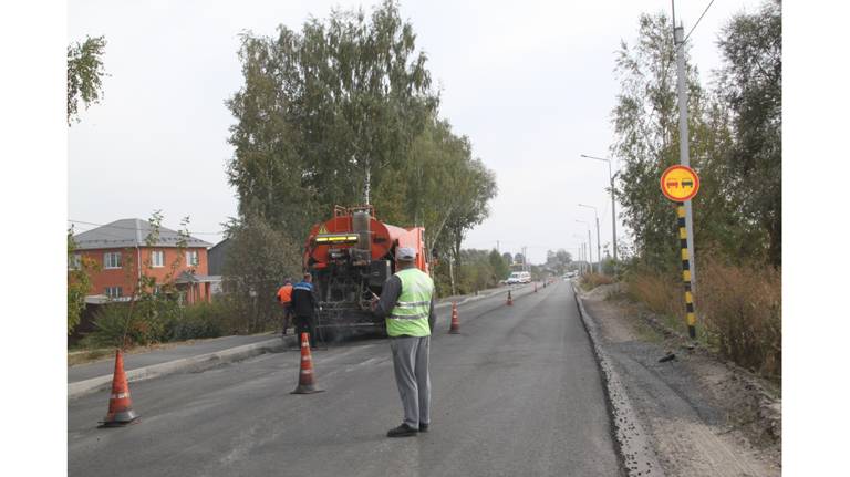 Под Брянском по нацпроекту обновляют участок автодороги Бордовичи-Отрадное