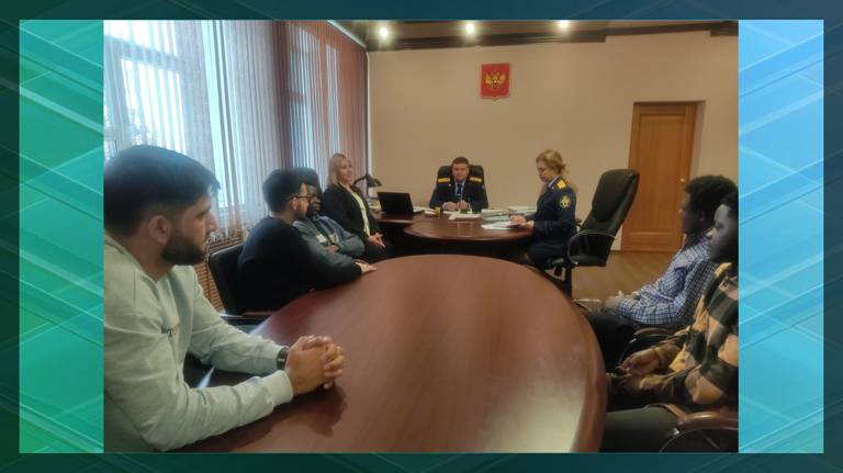 Руководитель брянского СК Лукичёв встретился со студентами-иностранцами