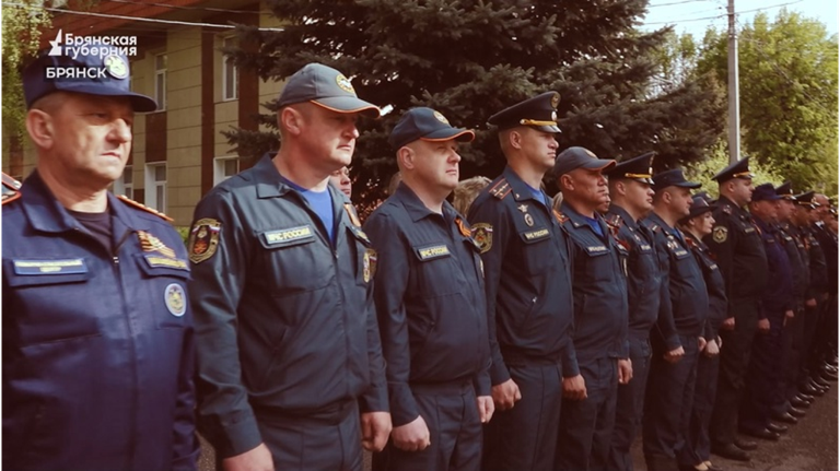 Лучшие брянские пожарные в свой праздник получили заслуженные награды