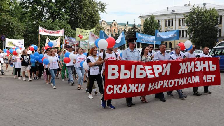 Брянцы вышли на антинаркотический «Марш жизни»