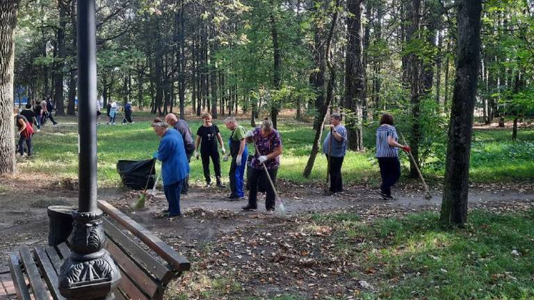 В Бежице навели порядок к годовщине освобождения от гитлеровцев