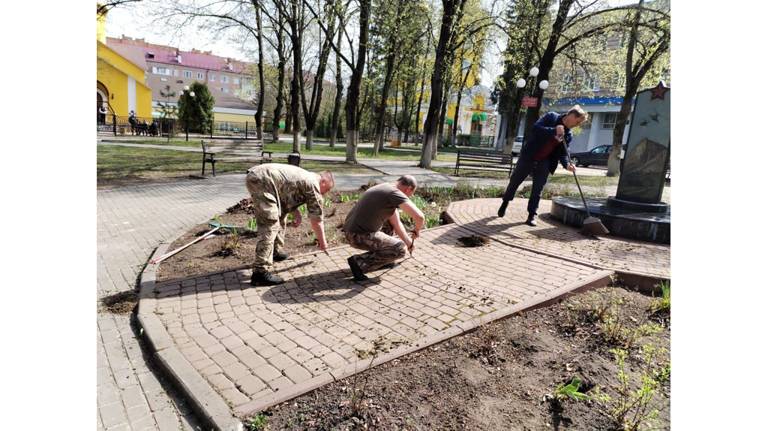 В Клинцах ветераны благоустроили памятники и мемориалы