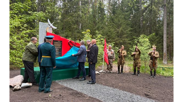 На Брянщине открыли памятник журналистам фронтовой газеты «За Советскую Беларусь»