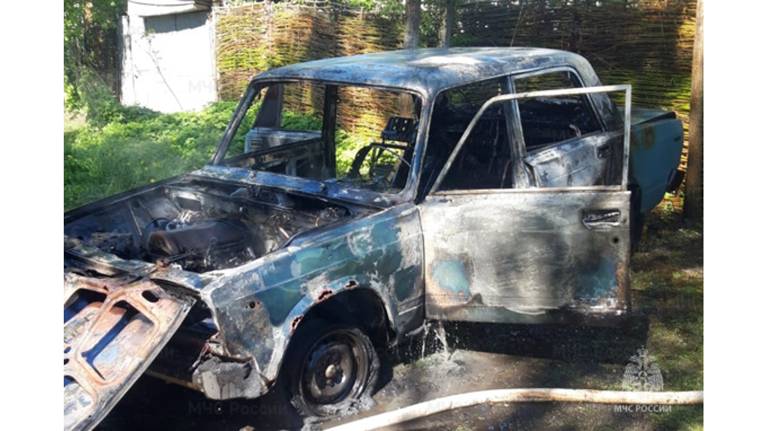 В Унече Брянской области сгорел легковой автомобиль