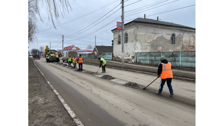 В Стародубе коммунальщики приступили к уборке улиц от песка и мусора