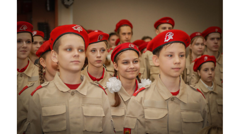 В Брянске 89 бежицких школьников вступили в ряды «Юнармии» В Брянске 89 бежицких школьников вступили в ряды «Юнармии»