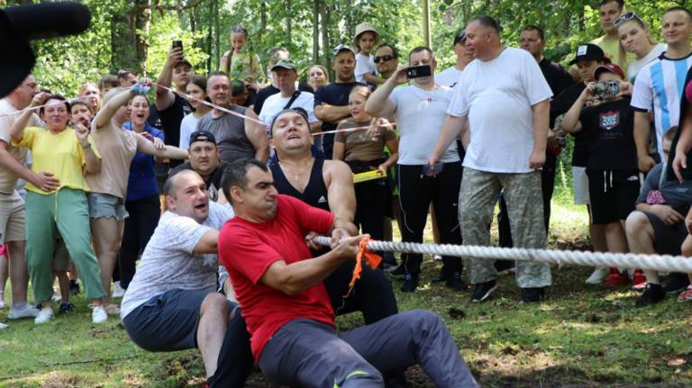 Брянские полицейские провели традиционный летний спортивный праздник