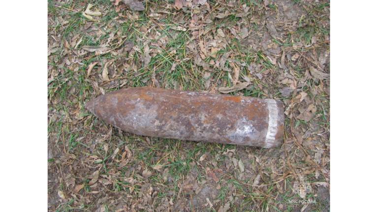 На объездной дороге вблизи Сельцо нашли артиллерийский снаряд