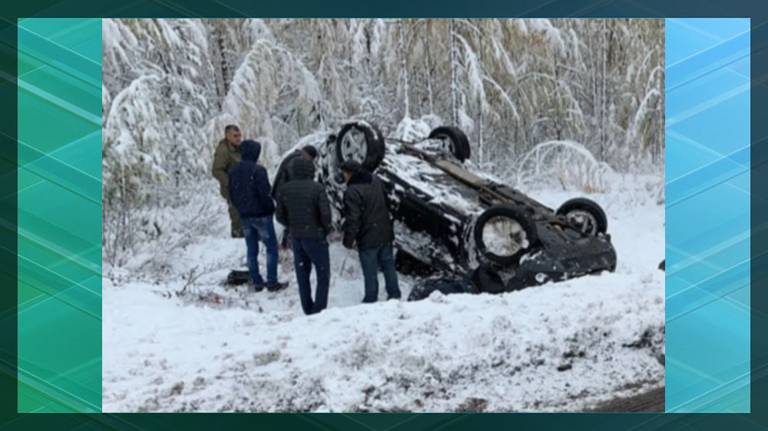 На брянской трассе под Трубчевском Opel отправил в кювет Hyundai: пострадал его водитель