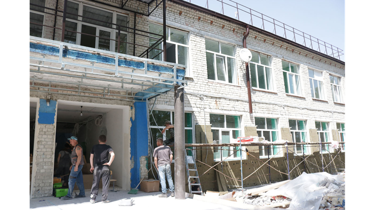 В селе Пролысово Навлинского района продолжается капитальный ремонт школы