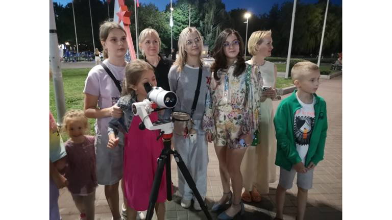 Очередной сеанс тротуарной астрономии в Брянске собрал рекордное число наблюдателей