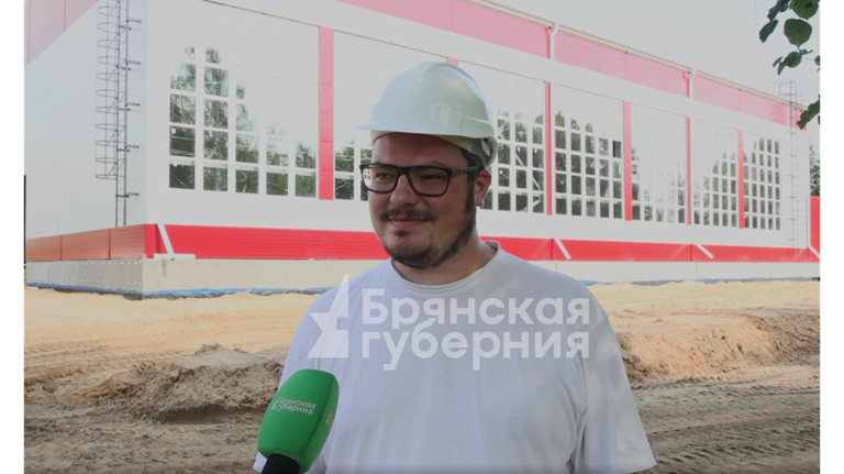 Спорткомплекс с бассейном в Унече строители сдадут в эксплуатацию к концу лета