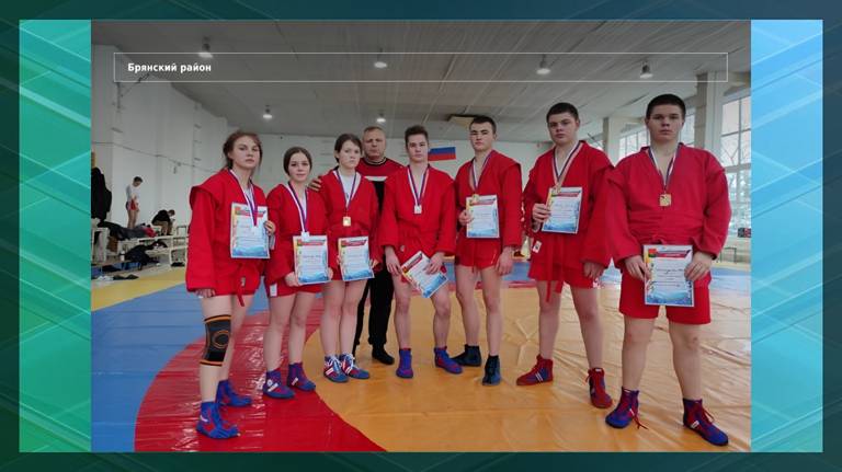 Юные самбисты из спортшколы Брянского района взяли 8 медалей на городском первенстве