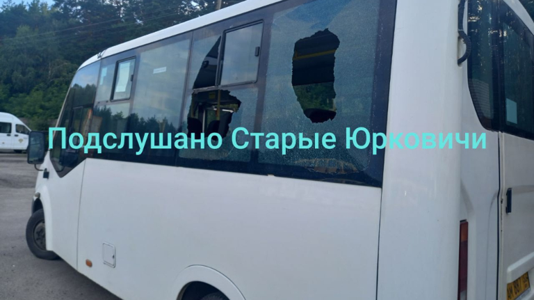 Соцсети: ВСУ атаковали рейсовый автобус в брянском селе
