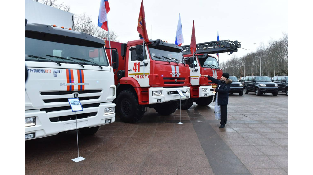 Богомаз и Денисов передали новую технику брянскому МЧС