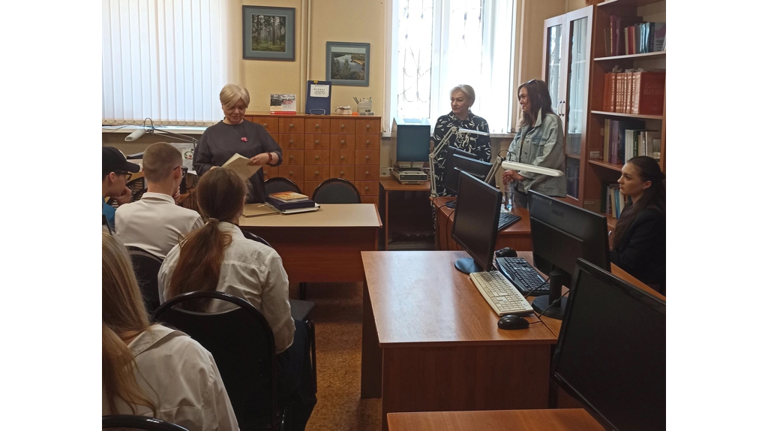 Брянским школьникам «урок жизни» преподала координатор движения ZOV