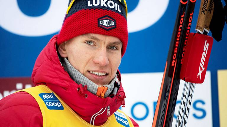 Брянский лыжник Большунов выиграл спринт на пятом этапе Кубка России в Казани