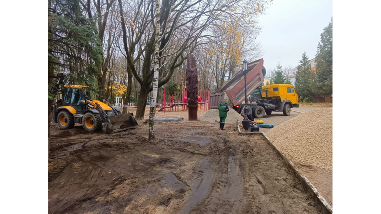 В парке имени А.К. Толстого в Брянске начали обновлять детскую площадку