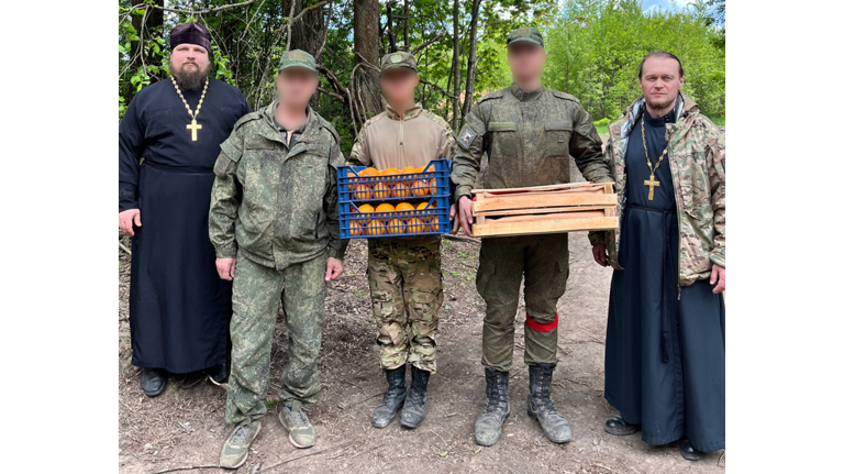 Брянские священники передали бойцам СВО булочки, овощи и фрукты