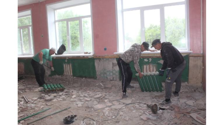 В Гордеевке продолжается капитальный ремонт школы
