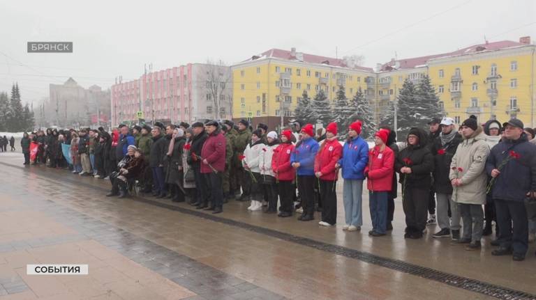 В Брянске на площади Партизан почтили память погибших блокадников (ВИДЕО)