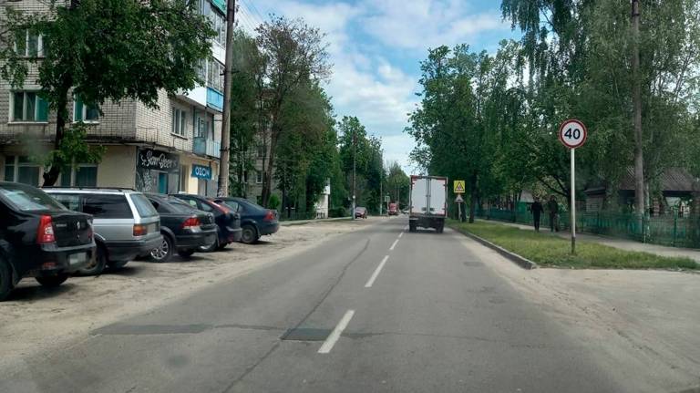 В Трубчевске прокуратура потребовала обустроить дороги к школе и детсаду