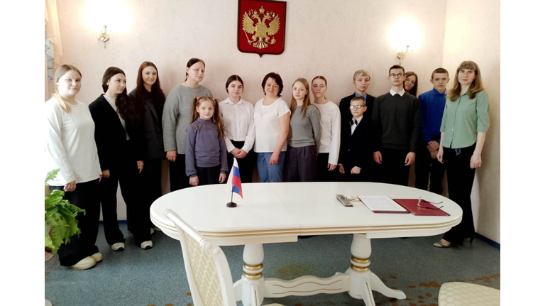 Дятьковские школьники побывали на экскурсии в ЗАГСе