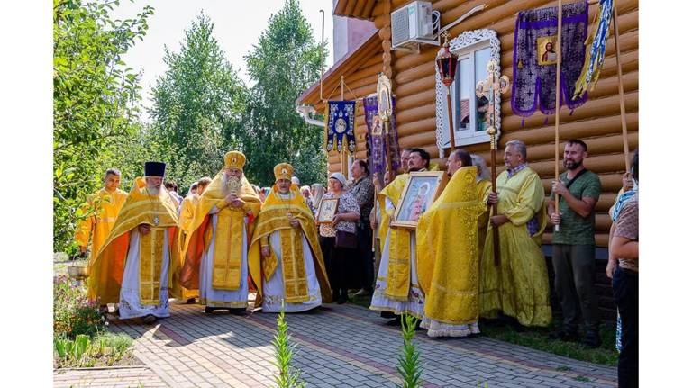 Брянский храм в посёлке Октябрьский отметил престольное торжество