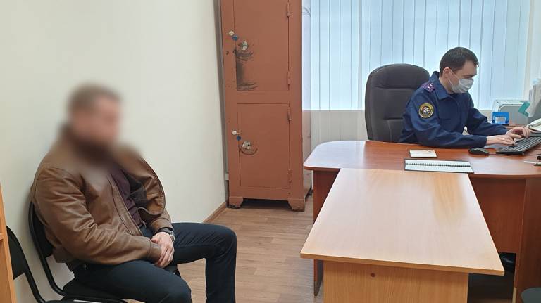 В Брянске осудили экс-подполковника полиции и его подельников за вымогательство